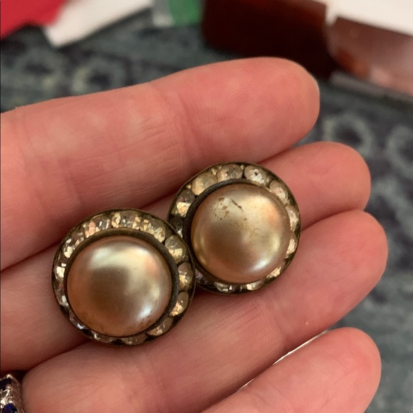 Vintage 1” faux beige pearl w pave crystals clip earrings - Picture 3 of 4